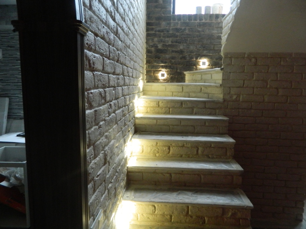 Подсветка лестницы в доме